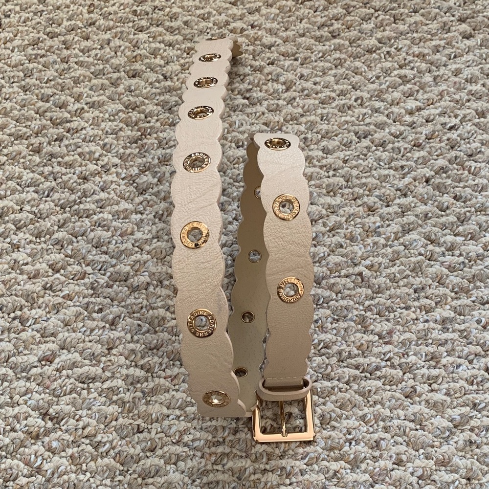Adrienne Vittadini Beige Scalloped Belt with Gold Details
